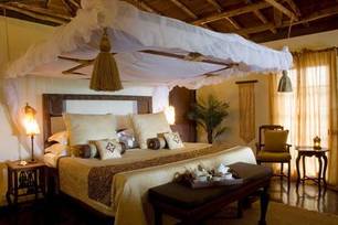 The Palms - bedroom.jpg