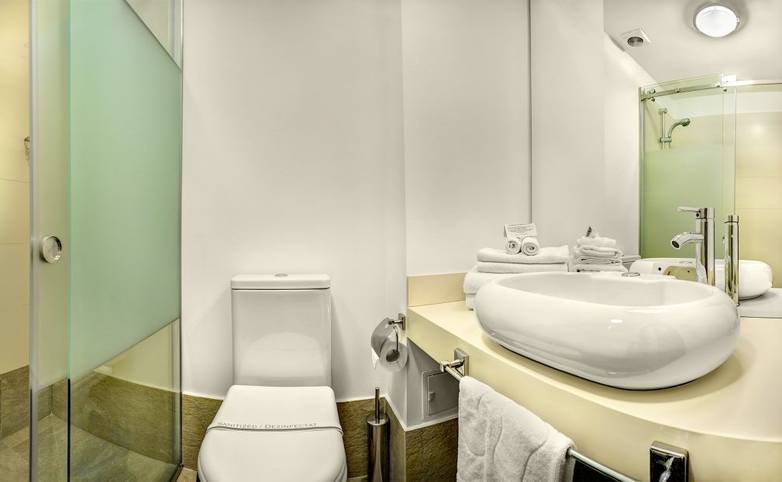 htl Capitol bath.jpg