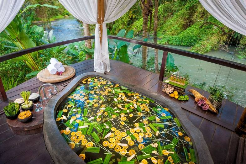Fivelements Retreat-Bali flower bath.jpg