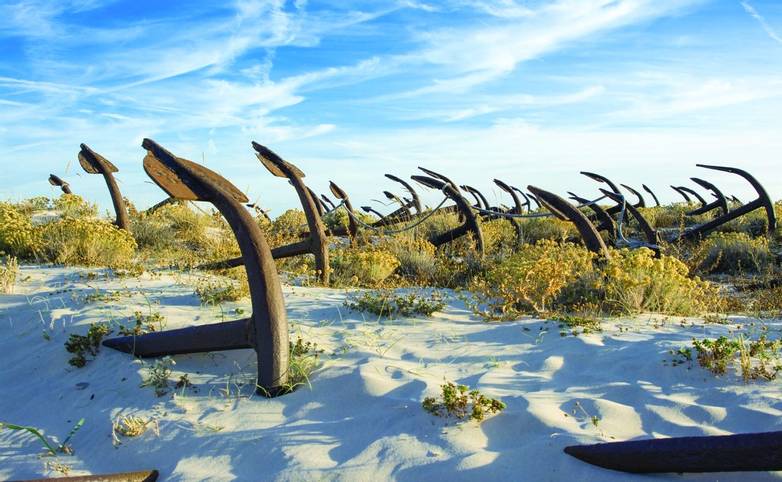 The old Anchor cemetery at the Barril beach