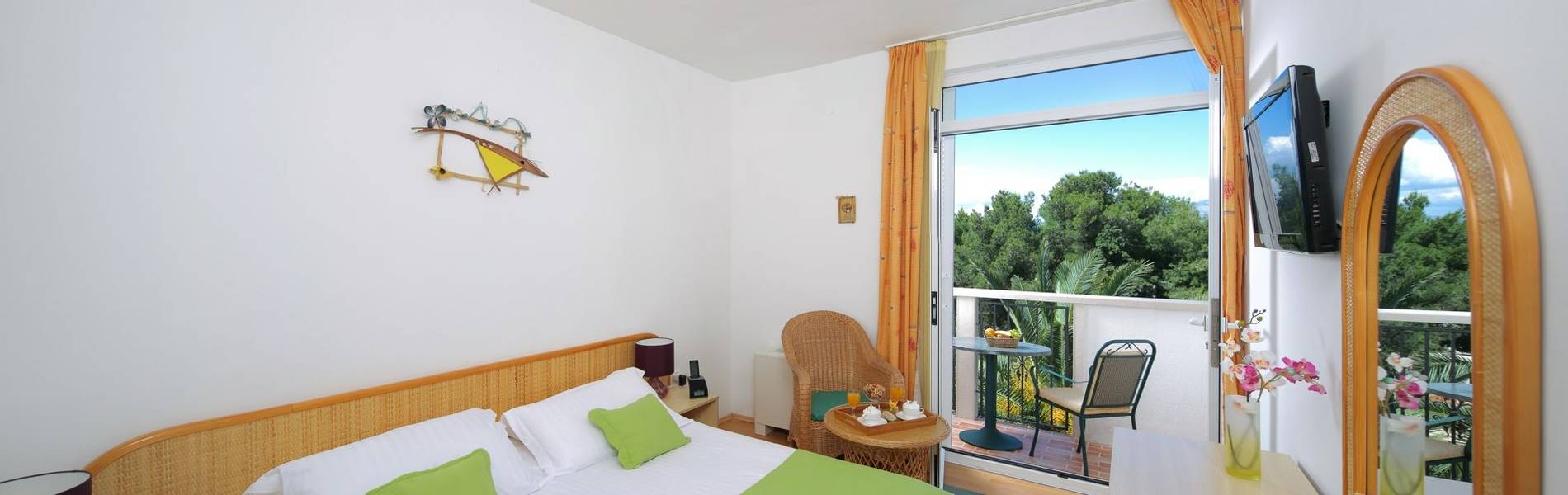 Hotel Villa ADRIATICA 2014 ZSuperior Double Room 9X19 panorama 14MB.jpg