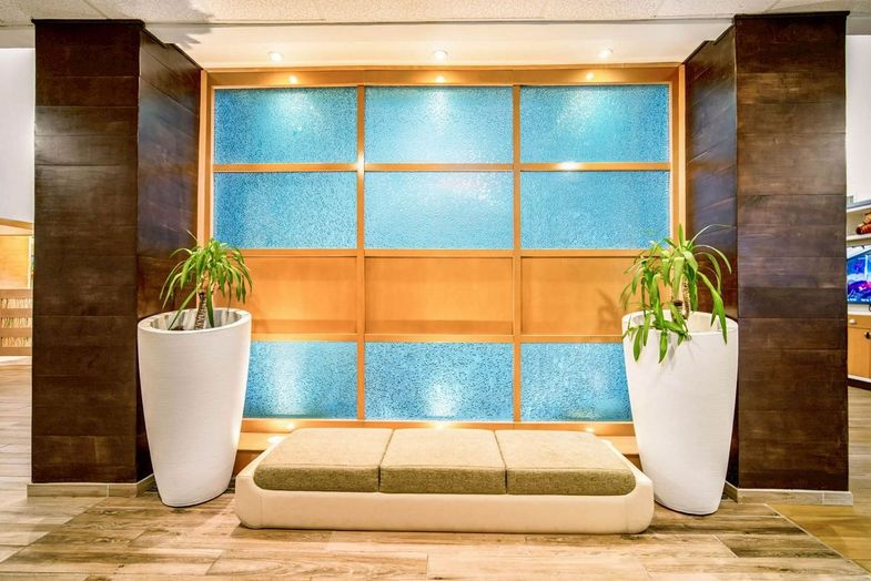 Holiday Inn St Augustine World Golf sitting area.jpg