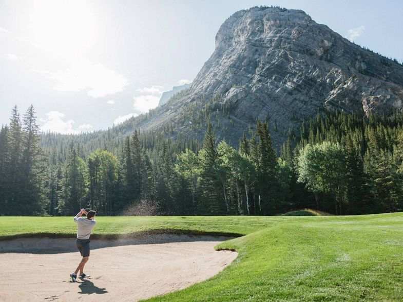 Fairmont Banff Springs golfer.jpg