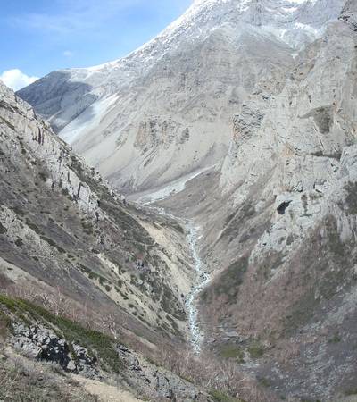 Valley up to Snowfields Camp (4,650m)