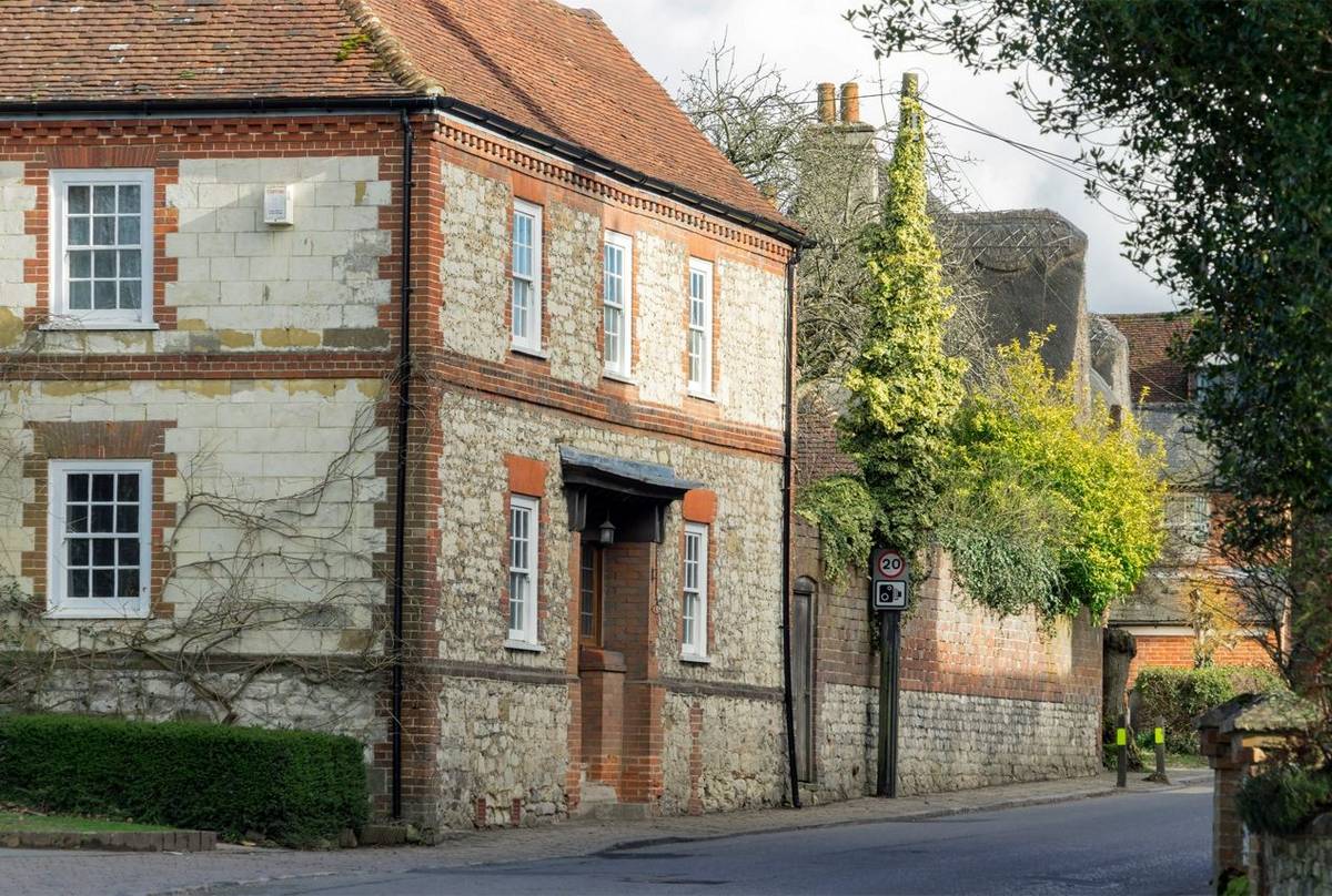 Selborne,-Hampshire,-UK-shutterstock_1048137787.jpg