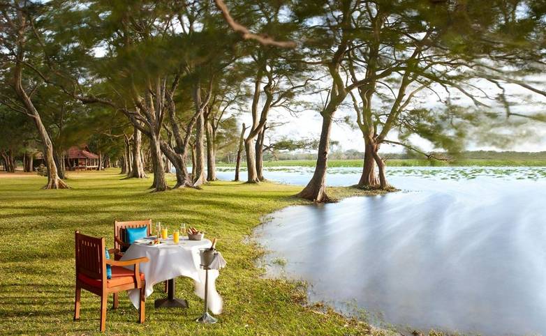 Cinnamon Lodge Harabara lake.jpg