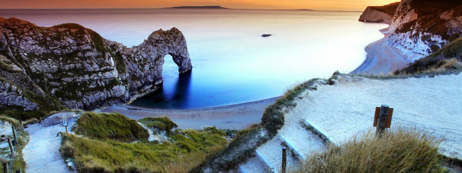 Lulworth - Dorset Coast - AdobeStock_127016888.jpeg