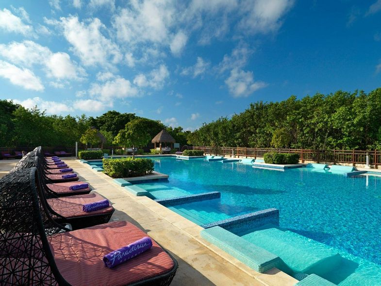 meliá-hotels-paradisus-playa-del-carmen-pool-1.jpg