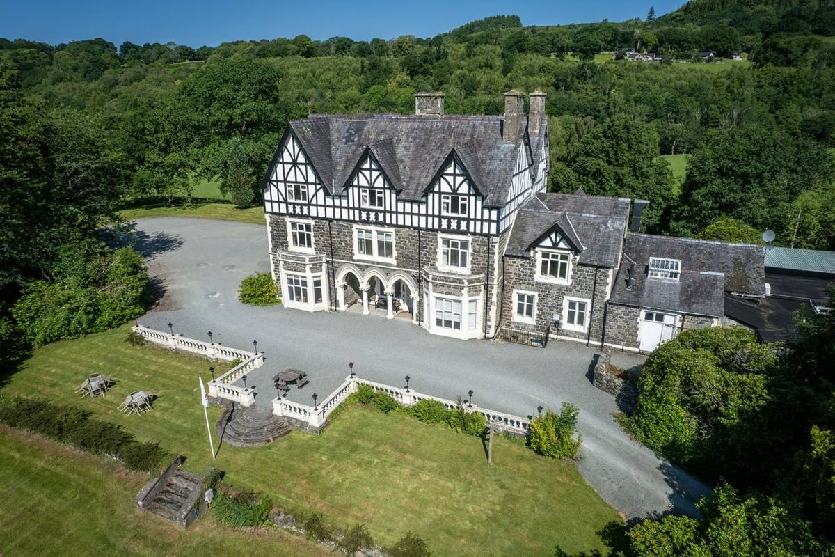 Exterior - Dolersau Hall, Dolgellau-2.jpg