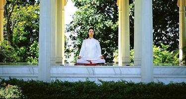 How Mindfulness and Meditation Retreats May Help to Treat Depression