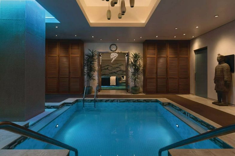 Bellagio Hotel & Casino Spa Suite Jacuzzi.jpg
