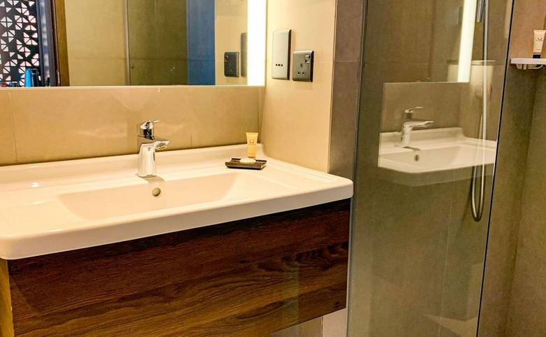 Sofia Colombo City hotel bathroom.jpeg