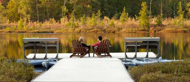 lodge-at-woodloch-CoupleChairs1_HiRes.jpg