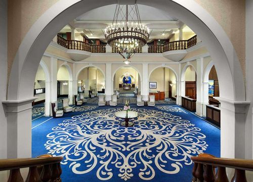 Fairmont Château Lake Louise-Lounge _ Entrance.jpg