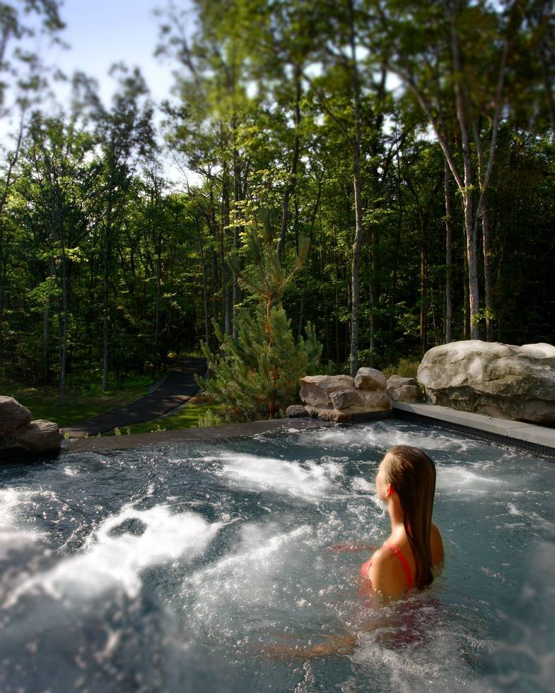 the-lodge-at-woodloch-outdoor-spa-pool.jpg