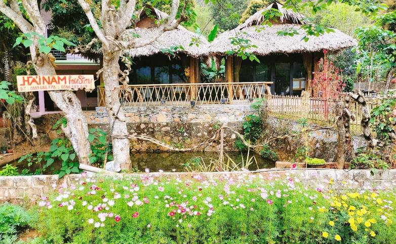 Hai Nam Homestay outside.jpg