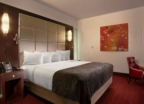 Harrah's Ak-Chin Hotel & Casino king.jpg