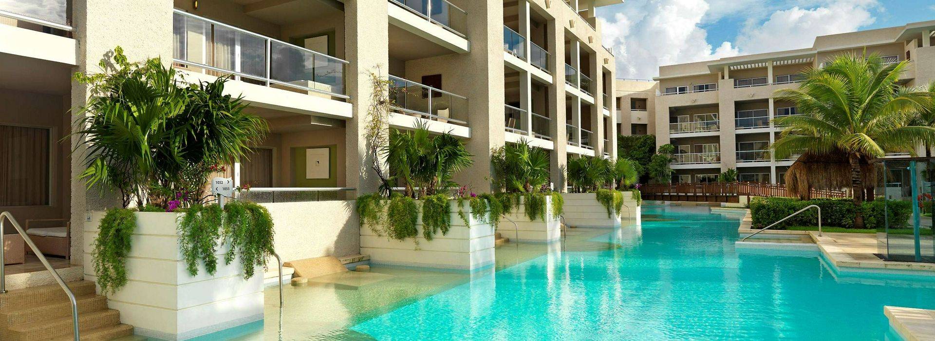 Paradisus Playa Del Carmen-walk-in pool.jpg