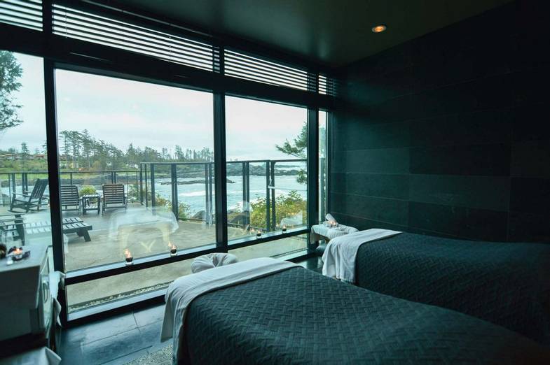 black-rock-oceanfront-resort-spa-massage-window.jpeg