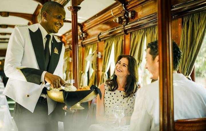 Hi_AROY_74764778_RL_LivingstoneExpress_DiningCar_Couple_Waiter_G_A_H.jpg Hi_AROY_74764778_RL_LivingstoneExpress_DiningCar_Couple_Waiter_G_A_H.jpg