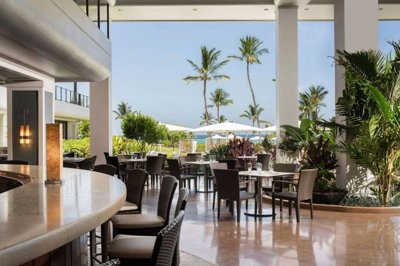 Waikoloa Beach Marriott Resort & Spa outdoor patio dining.jpg