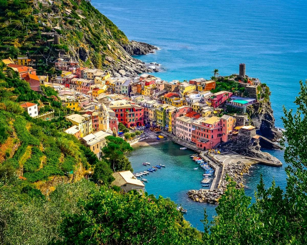 Scenic aerial view of ocean and harbor in colorful village Vernazza, Cinque Terre
