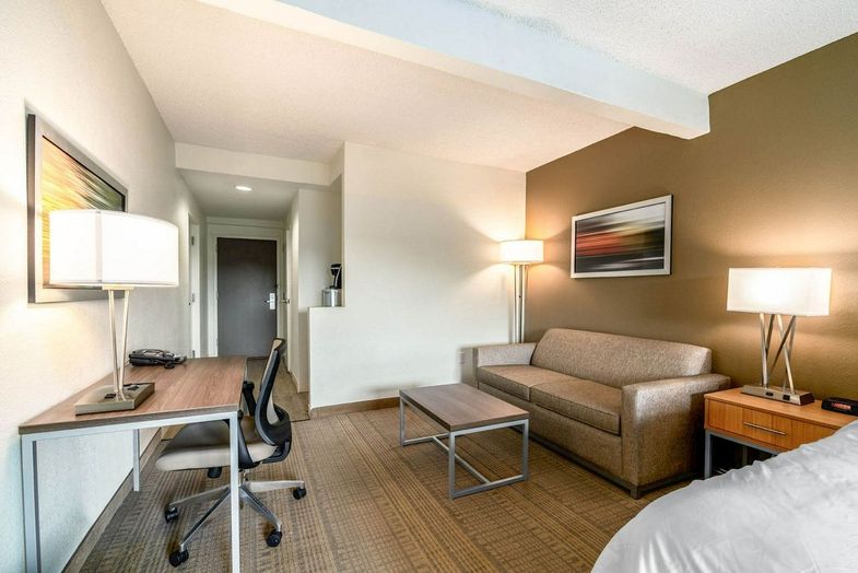 Holiday Inn St. Augustine — World Golf guest room.jpg