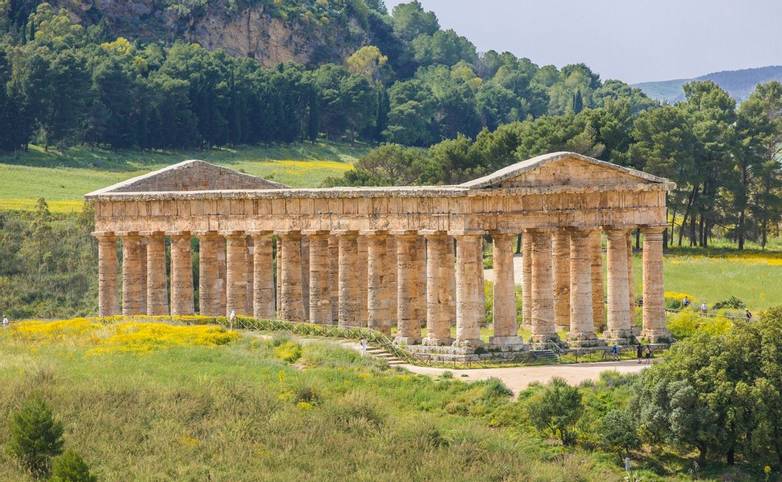 Italy - Sicily -Tempel von Segesta - AdobeStock_52333996.jpeg