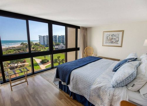 Litchfield Beach & Golf Resort king 2.jpg