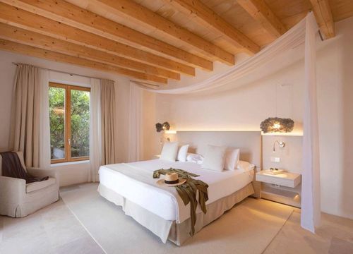 Fontsanta Hotel Thermal Spa & Wellness bedroom.jpg