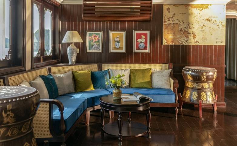 Paradise cruise sitting area.jpg