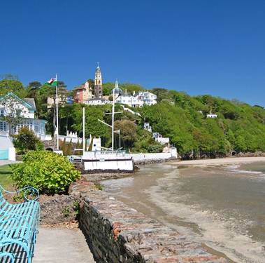 Guided Walking with Sightseeing for Solos