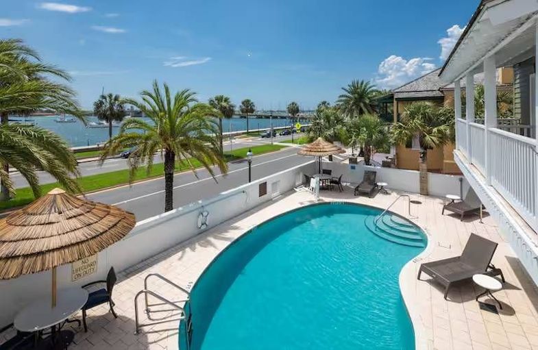 Hilton St. Augustine Historic Bayfront pool 2.jpg
