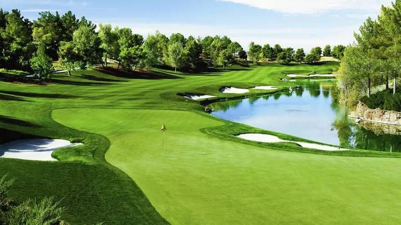 Park MGM Las Vegas golf course.jpg