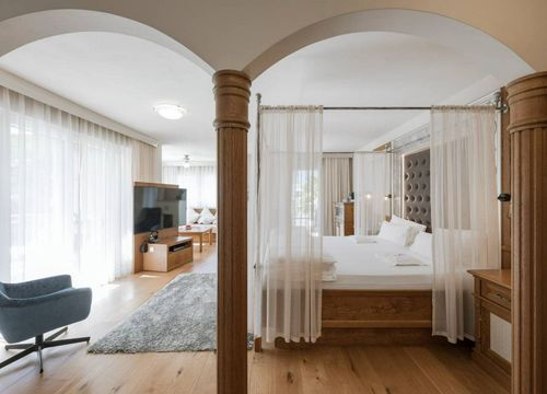Preidlhof New Luxury Suite Magnolie.jpg