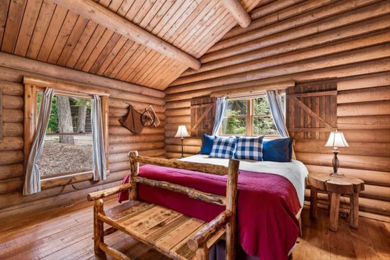 Red-Horse-Mountain-Ranch-Bedroom.jpg