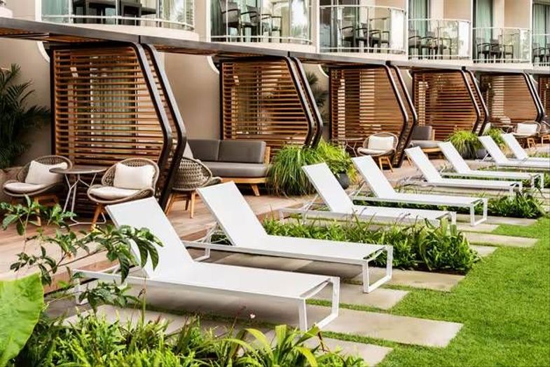 The Westin Maui Resort & Spa, Kaʻanapali ocean tower sundeck lawn.jpg