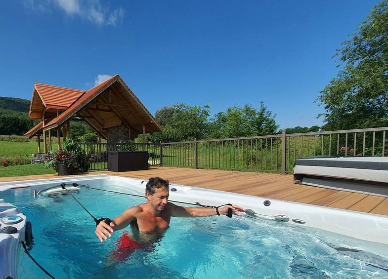 Eupepsia-wellness-resort-outdoor-pool-exercise.jpg