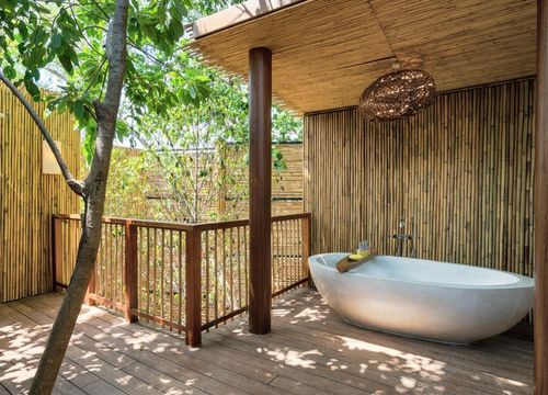 Six Senses Samui_The_Beach_Reserve_Outdoor_Bathroom.jpg