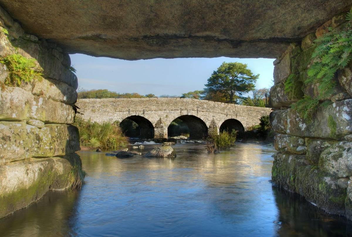 Road bridge framed by Clapper Bridge (© Robert Harvey)