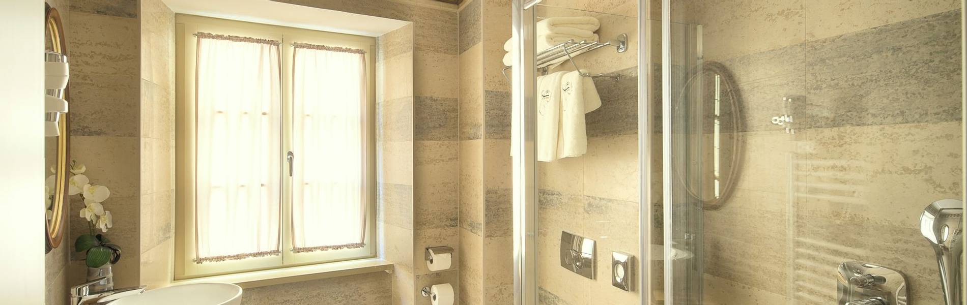 Walk-in-shower-room-Heritage-Life-Sibenik-1.jpg