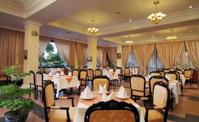 Hotel Saigon Morin dining room.jpg