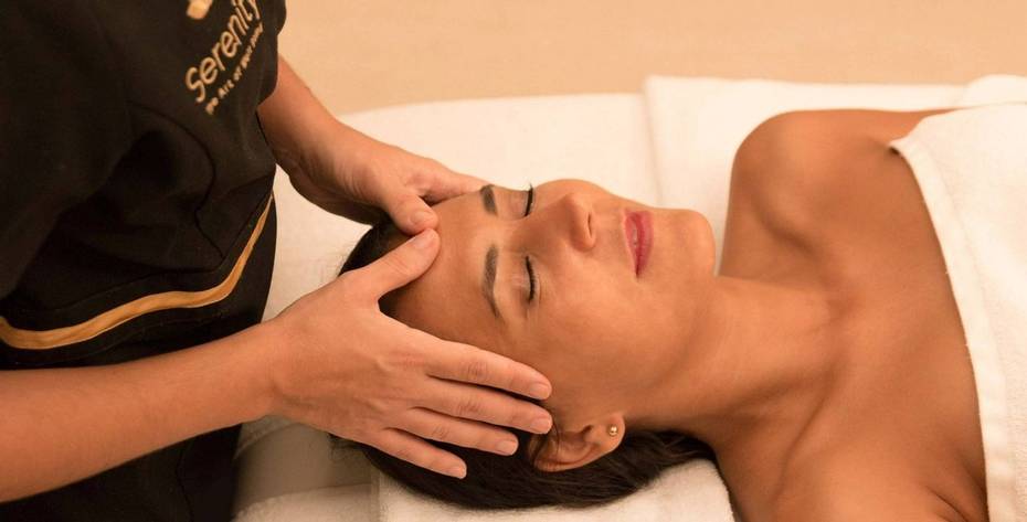 Woman being massaged at Pine Cliffs Resort