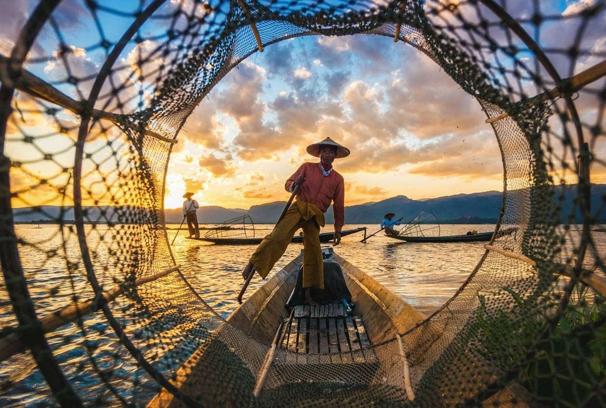 Intha Fisherman, Inle Lake, Burma shutterstock_748449202.jpg