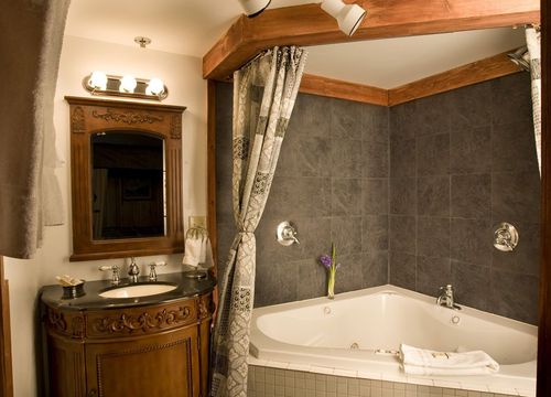 la-tourelle-barn-suite-bathroom.jpg