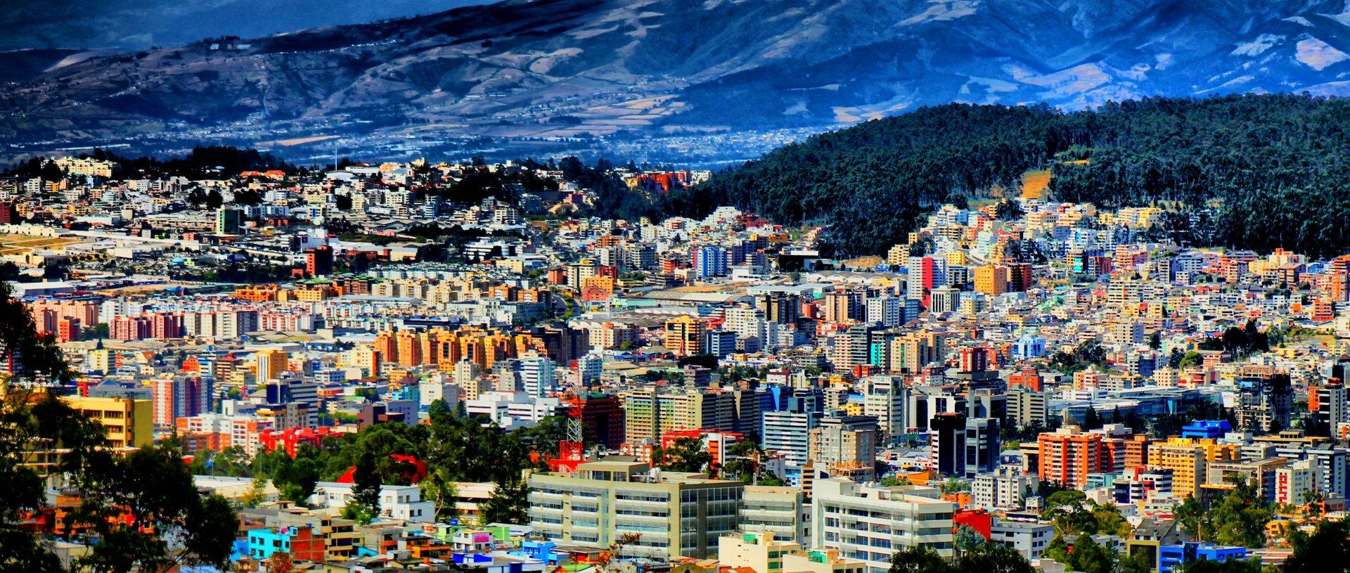 Colourful Quito panoramic.jpg