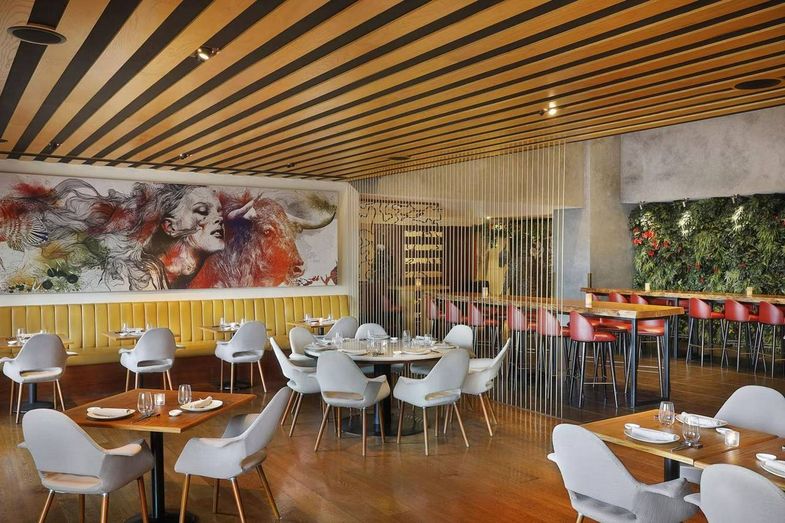 Westin Mina Seyahi Beach Resort el sur.jpg