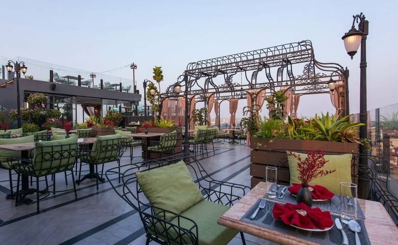 Tirant rooftop sitting.jpg