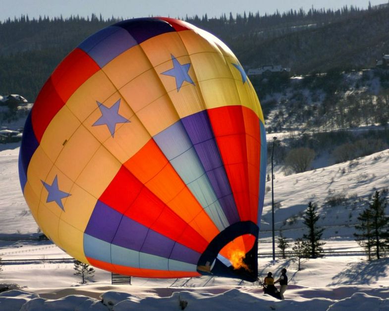 Ptarmigan-Steamboat Springs-hot air balloon winter-claud-richmond-unsplash.jpg