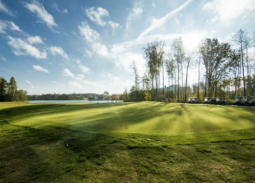 V Golf Club